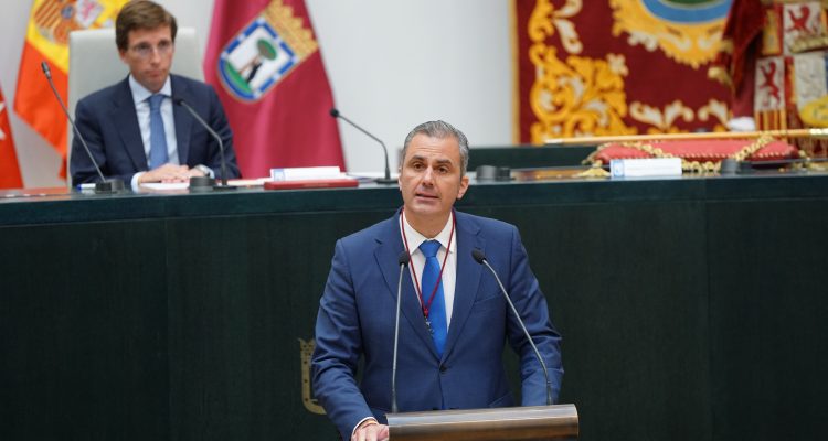 Javier Ortega Smith, portavoz de VOX, durante su intervención