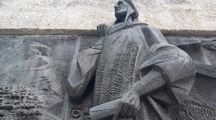 Detalle del Monumento a Dante