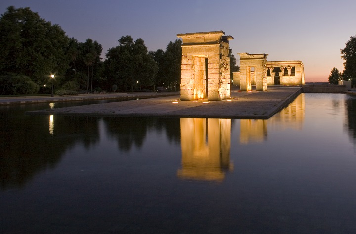 Imagen de noche del Templo de Debod