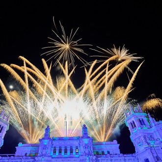 Fuegos artificiales en el Palacio de Cibeles