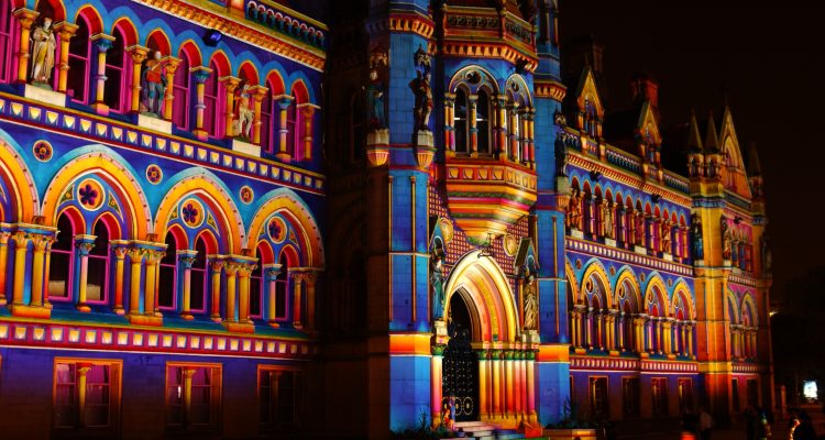 Policromía en un templo de Bradford, en Gran Bretaña