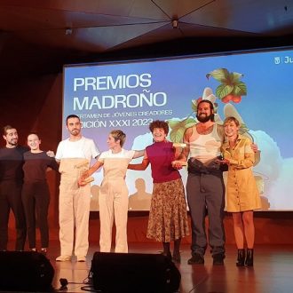 Entrega de premio de teatro en los Premios Madroño