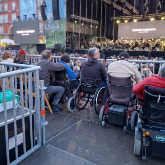 Personas con discapacidad en un concierto