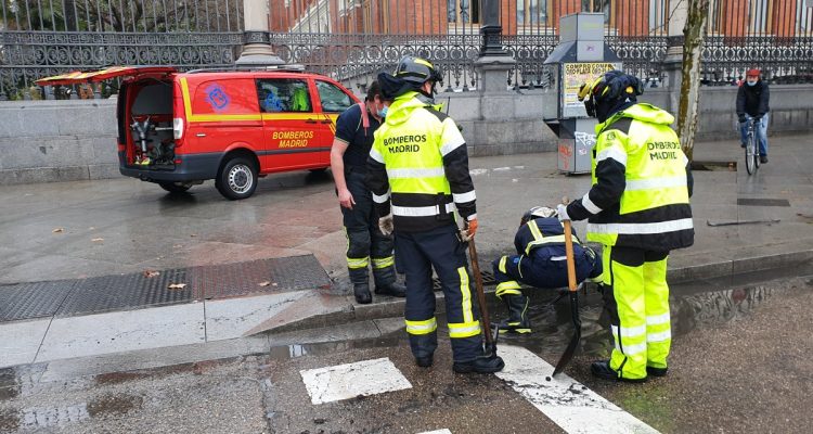 Intervención bomberos en calle