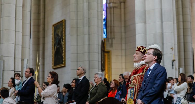 Almeida en la bendición de las palmas y la eucaristía del Domingo de Ramos