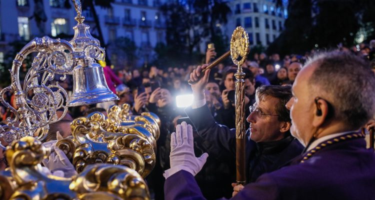 Almeida durante la procesión de Jesús de Medinaceli