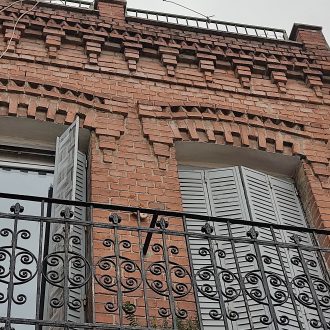 Hachero, 40. Detalle de fachada en Puente de Vallecas