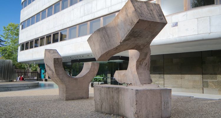 Lugar de Encuentros VI de Chillida