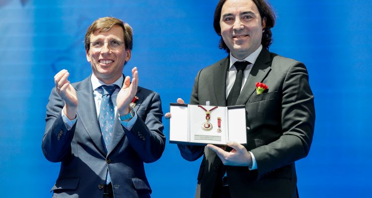 Almeida entrega las Medallas de Honor 2024