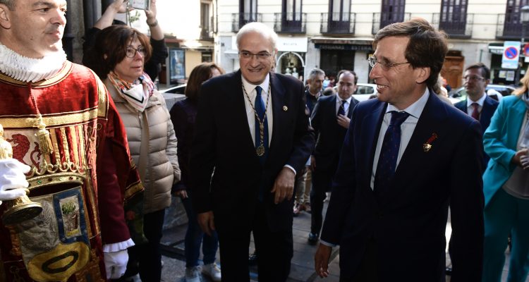 Almeida asiste a la misa en honor a San Isidro Labrador, patrón de la ciudad de Madrid