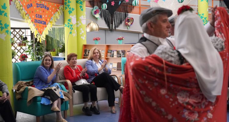 Inma Sanz, Marta Rivera de la Cruz y José Fernández y Nadia Álvarez en el Centro Municipal Integrado Jazmín