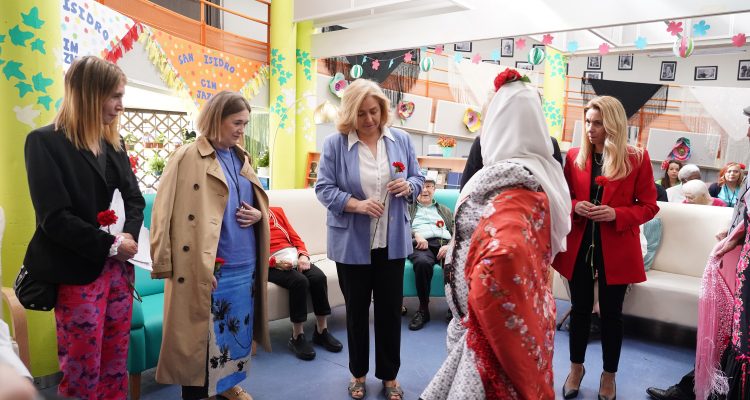 Inma Sanz, Marta Rivera de la Cruz y José Fernández y Nadia Álvarez en el Centro Municipal Integrado Jazmín