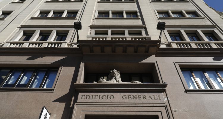 Edificio calle de Alcalá esquina Virgen de los Peligros