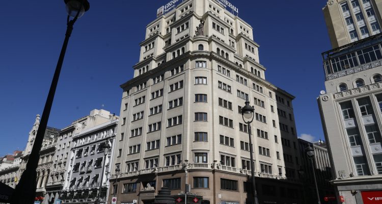 Edificio calle de Alcalá esquina Virgen de los Peligros