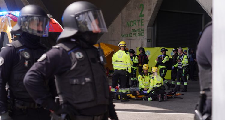 Simulacro formativo de las unidades especiales de seguridad de Policía Municipal y SAMUR-Protección Civil