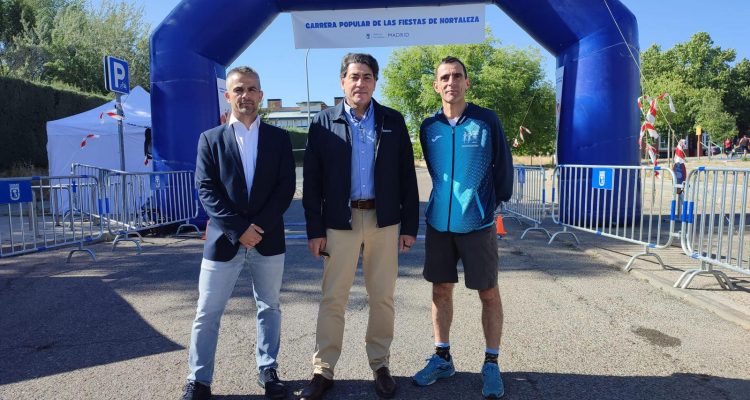 Pérez asiste a la I Carrera Popular de Hortaleza