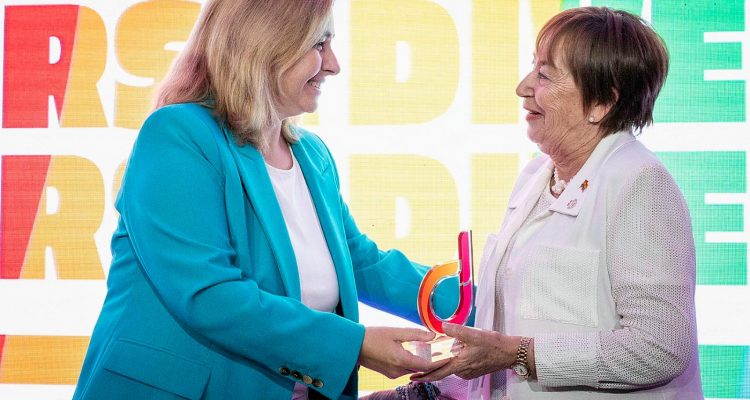 Inma Sanz recoge Premio Diversa